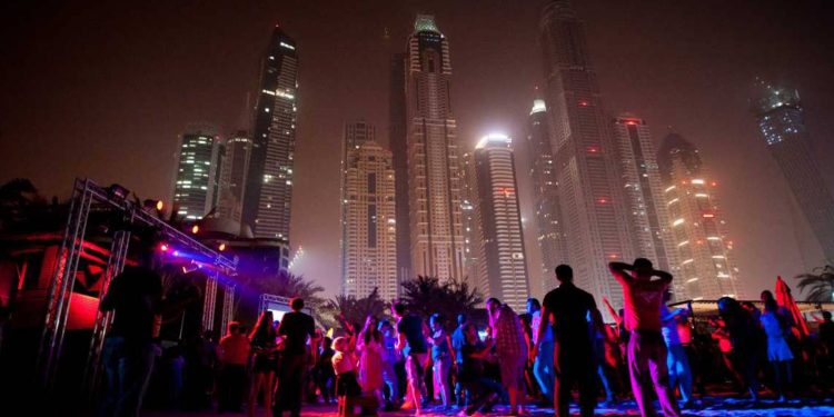 Dubai, içkiden alınan yüzde 30'luk vergiyi kaldırıyor