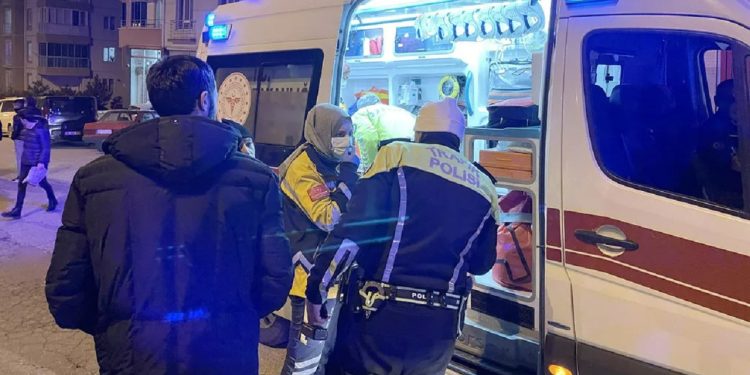 Ehliyetsiz sürücü tıra çarptı: Arkadaşının cesediyle yola devam etti!