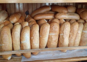 Ekmeğe zam geldi yurttaş isyan etti: 'Bir ekmek yiyoruz onu da yiyemez olacağız artık'