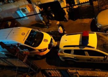 Elleri kelepçeli asılı halde bulundu