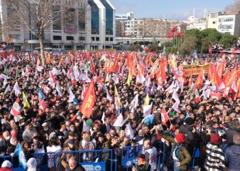 Kartal Meydanı’na akın eden onbinlere seslenen Emek ve Özgürlük İttifakı’nda yer alan partilerin temsilcileri, seçim startını vererek, “İktidarı bizler göndereceğiz” mesajı verdi.