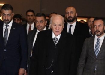 Emekli amirali ‘sıkarız kafasına’ diye tehdit etmişti: Savcının bulamadığı Çelik, Bahçeli’nin yanında çıktı
