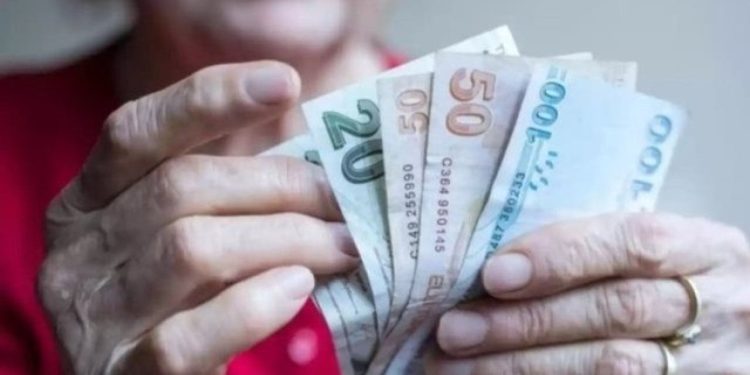 'En düşük emekli maaşı, asgari ücret seviyesine çekilsin' önerisine AKP ve MHP'den ret