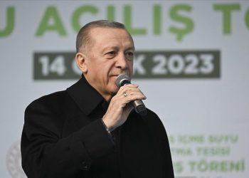 Erdoğan Demirtaş'ı hedef aldı, komutan alkışını savundu