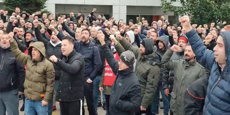 Erdoğan, Schneider Enerji işçilerinin grevini 60 gün erteledi