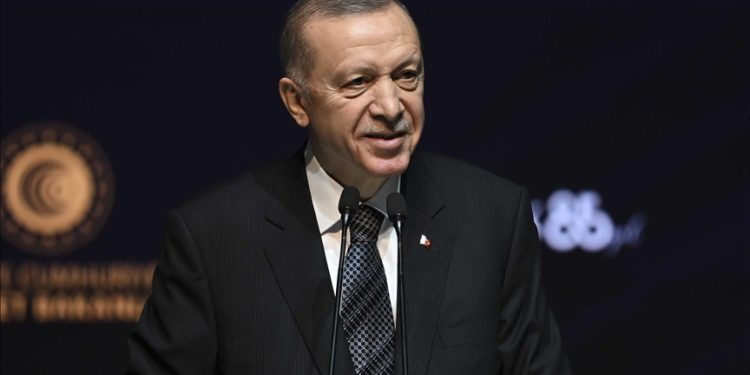 Cumhurbaşkanı Erdoğan, Esnaf Destek Paketi ile ilgili, "Bu destek paketinin limitini 50 milyar lira ilaveyle 150 milyar liraya çıkarıyoruz." dedi.
