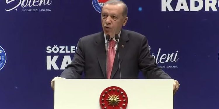 Erdoğan açıkladı: Memurlar ve diğer tüm emeklilerin maaş artışı yüzde 25 olacak