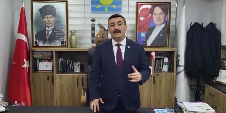 Erdoğan afişleri bir hafta durmuştu: Bursa'da İYİ Parti etkinliğinin afişleri toplatıldı