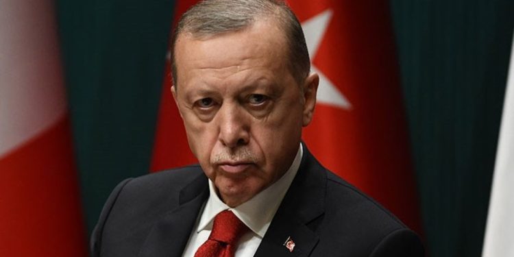 Erdoğan, 'karne hediyesi et' haberini yapan muhabiri hedef aldı