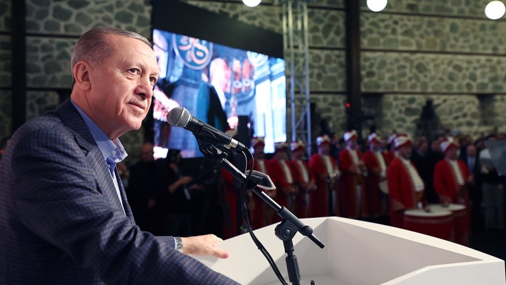 Erdoğan'dan Altılı Masa'ya  'adaylık' yanıtı: Size rağmen milletim hem aday hem de cumhurbaşkanı yapacak