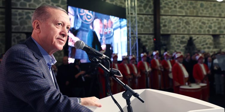 Erdoğan'dan Altılı Masa'ya  'adaylık' yanıtı: Size rağmen milletim hem aday hem de cumhurbaşkanı yapacak
