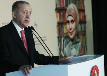 Erdoğan'dan başörtüsü teklifini referanduma götürme mesajı
