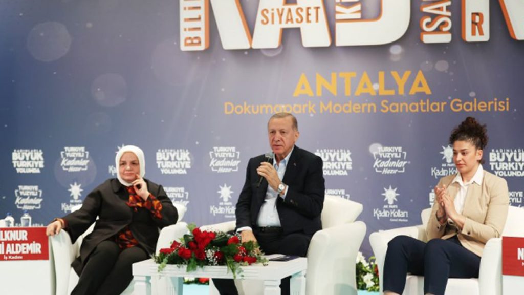 Erdoğan'dan 'erken seçim' açıklaması: 'Belki tarihini biraz öne alacağımız seçimlerle...'