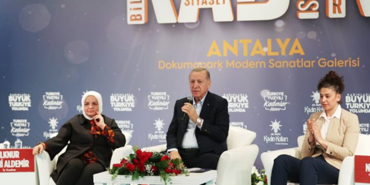 Erdoğan'dan 'erken seçim' açıklaması: 'Belki tarihini biraz öne alacağımız seçimlerle...'