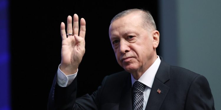 Erdoğan'dan imza yetkisi eleştirisi: Olmayan yetkiyi kullanmak sivil darbe teşebbüsüdür