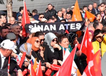 Erdoğan'ın Bursa mitinginde Sinan Ateş protestosu