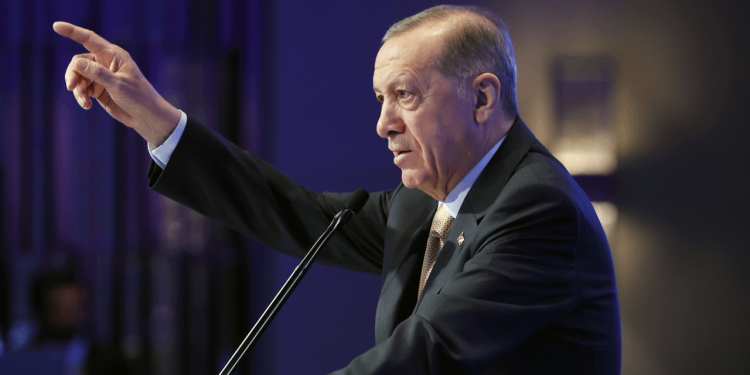 Erdoğan'ın çizdiği pembe tablo doğru mu? Dış ticaret açığı cumhuriyet tarihinin rekorunu kırdı