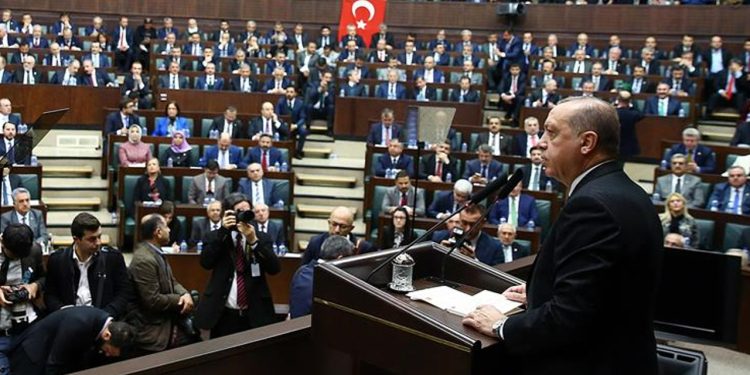 Erdoğan'ın grup toplantısına götürülmek istenen muhtarlardan tepki: Yanına muhtarları toplamaya çalışıyor