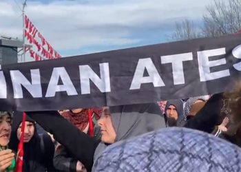 Erdoğan’ın mitinginde açılan Sinan Ateş pankartını polis indirdi