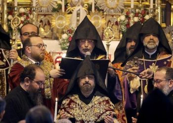 Ermeni Patrikhanesi, 200 yıl sonra ilk kez bir kişiyi aforoz etti