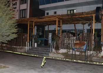 Erzincan'da bir kafede 10 kişi karbonmonoksitten  zehirlendi