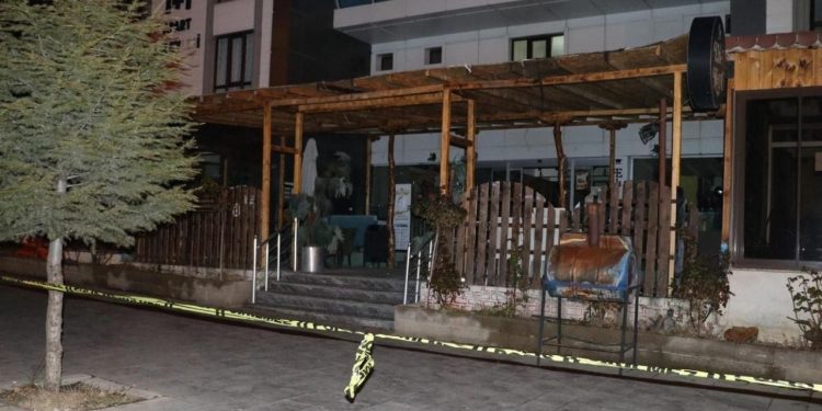 Erzincan'da bir kafede 10 kişi karbonmonoksitten zehirlendi