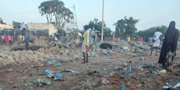 Eş Şebab'tan Somali'de bombalı araçlarla saldırı: En az 10 kişi öldü, evler yıkıldı