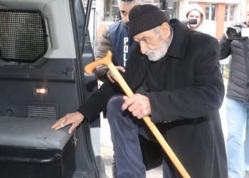 Eşini ve oğlunu öldüren, diğer oğlunu da yaralayan 86 yaşındaki emekli asker tutuklandı