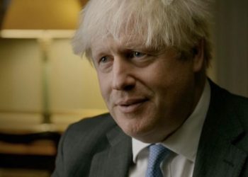 Eski İngiltere Başbakanı Boris Johnson, Rusya Devlet Başkanı Vladimir Putin'in 24 Şubat 2022'de Ukrayna'yı işgale başlaması öncesi bir telefon görüşmesinde kendisini füze saldırısıyla tehdit ettiğini söyledi. Johnson, 2 Şubat 2022'de "çok uzun" bir telefon görüşmesi sırasında, savaşın "mutlak bir felaket" olacağı konusunda Putin'i uyardığını, Rusya liderinin ise kendisini tehdit ederek, "Boris, seni incitmek istemiyorum ama füzeyle bu sadece bir dakika sürer" dediğini aktardı.