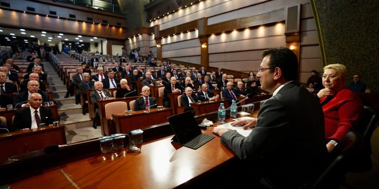 Eski Meclis başkanlarından İmamoğlu'na destek ziyareti: 'Milletin kararını ancak millet değiştirir'