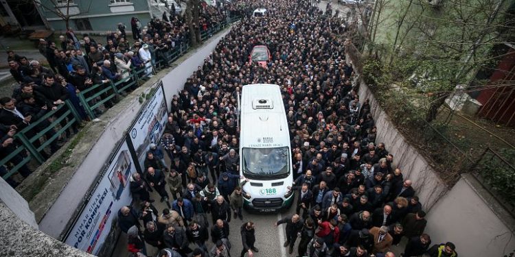 aEski Ülkü Ocakları Genel Başkanı ve Hacettepe Üniversitesi Öğretim Üyesi Doç. Dr. Sinan Ateş, 30 Aralık'ta Ankara'da uğradığı silahlı saldırı sonucu hayatını kaybetti.