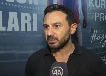 Beşiktaş'ın eski futbolcusu Ahmet Dursun, siyah-beyazlı takımın Vincent Aboubakar'ı kadrosuna katması durumunda yüzde 80 şampiyon olacağını söyledi.