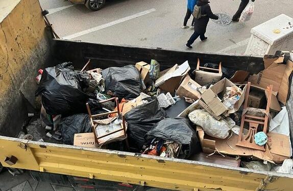 Eskişehir’de bir daireden 40 ton çöp çıktı