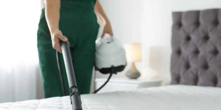 Evler de iş güvenliği kuralları hiçe sayılıyor: Kadınlar taciz korkusuyla çalışıyor