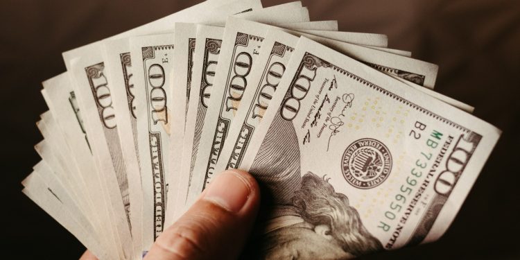 Fed'den dolara kilit: Baskı sürüyor!