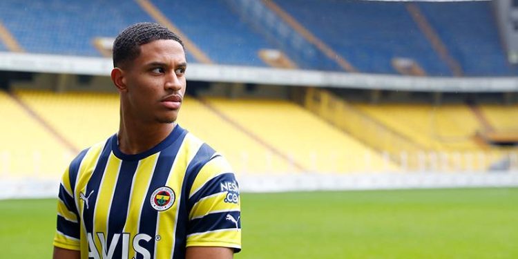 Fenerbahçe, Jayden Oosterwolde transferini resmen açıkladı