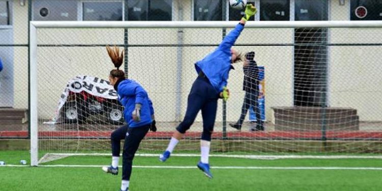 Fenerbahçe maçına hazırlanan futbolcuların malzemelerini çaldılar