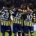 Fenerbahçe şampiyonluk yarışını bırakmıyor