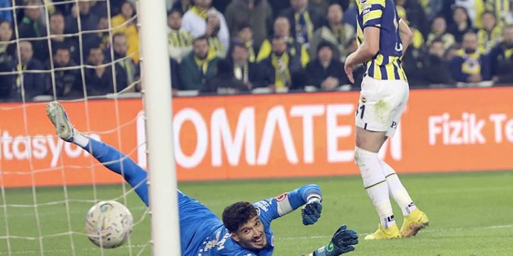 Fenerbahçe, zirve yarışında kritik kayıplar yaşadı