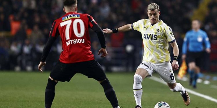 Fenerbahçe'de Ezgjan Alioski yolcu!