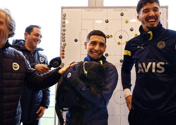 Fenerbahçe'nin idmanında Emre Mor’a sürpriz