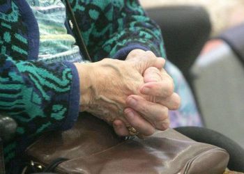 Fransa Başbakanı, emeklilik yaşının 64'e çıkarılmasının "tartışmaya kapalı" olduğunu söyledi