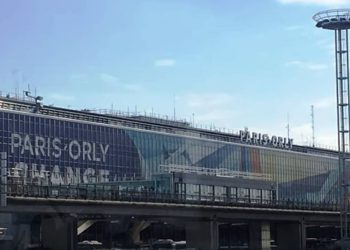 Fransa'da, 31 Ocak'ta Orly Havalimanı'ndaki seferlerin yüzde 20'sini iptal çağrısı