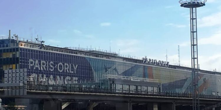 Fransa'da, 31 Ocak'ta Orly Havalimanı'ndaki seferlerin yüzde 20'sini iptal çağrısı