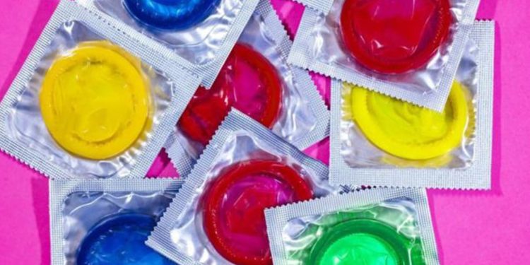 Fransa'da bugün itibariyle 25 yaş altı için prezervatif ücretsiz