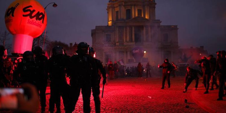 Fransa’da emeklilik reformu protestosuna gazlı müdahale: 30 gözaltı