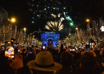Fransa'da yılbaşı kutlaması: 500 kişi gözaltına alındı