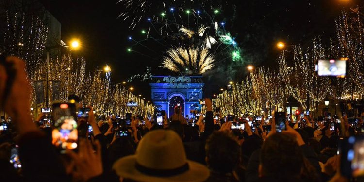 Fransa'da yılbaşı kutlaması: 500 kişi gözaltına alındı