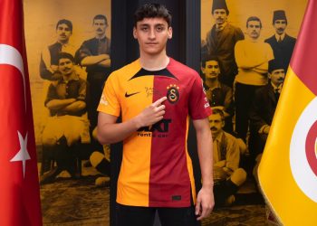 Galatasaray, 17 yaşındaki Emirhan Kayar ile sözleşme imzaladı