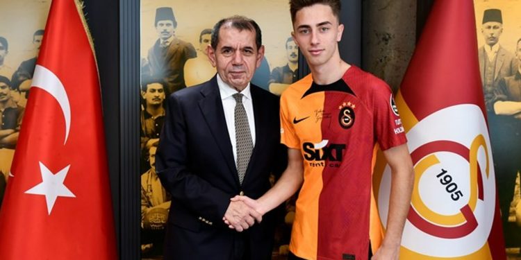 Galatasaray, Özgür Baran Aksaka’nın sözleşmesini uzattı